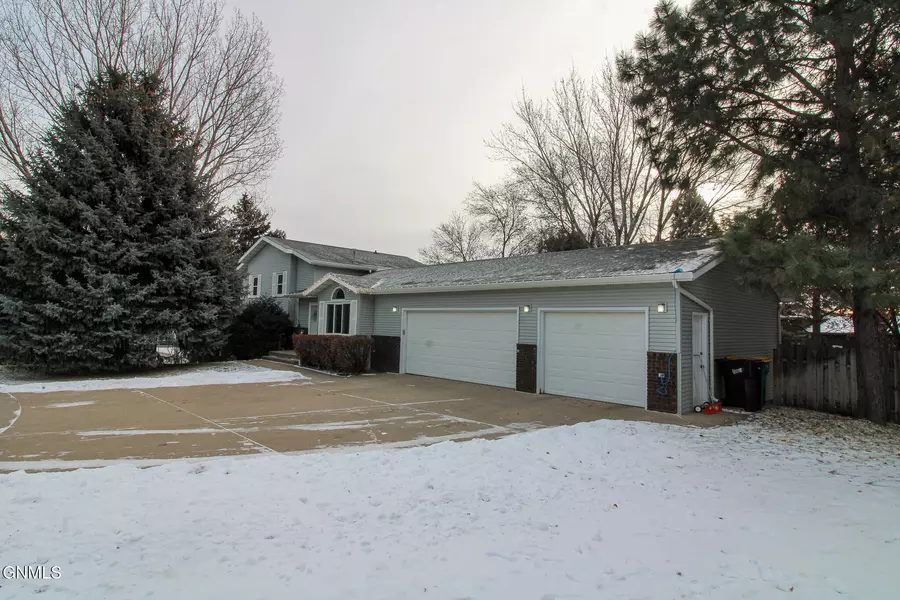 807 Browning AVE, Bismarck, ND 58503