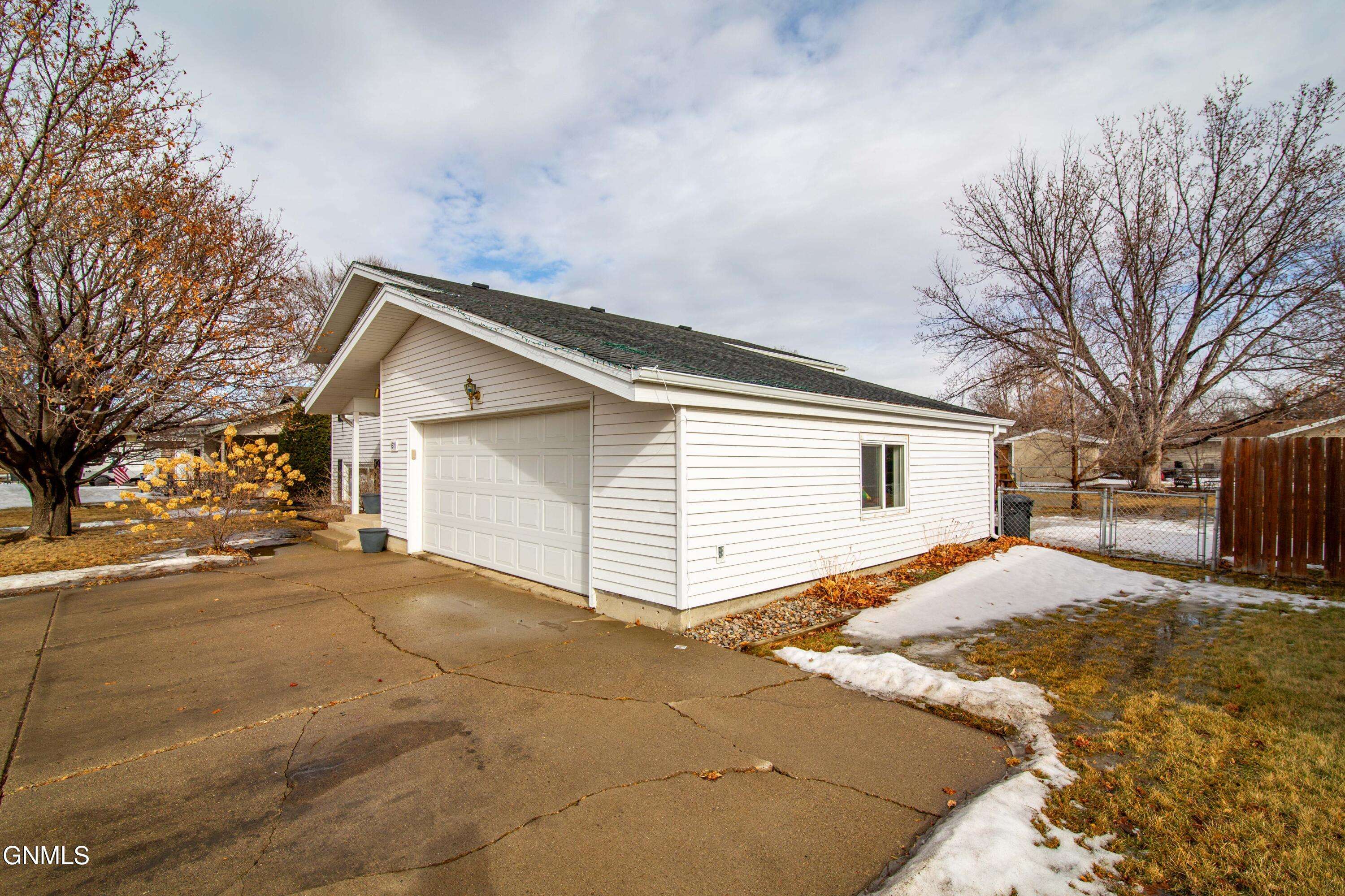 Bismarck, ND 58504,1611 East Omaha DR
