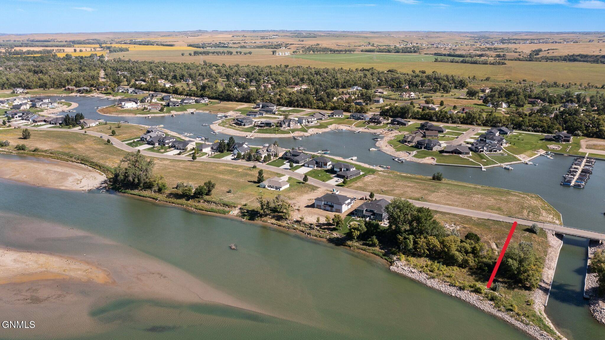 5812 Misty Waters DR, Bismarck, ND 58503