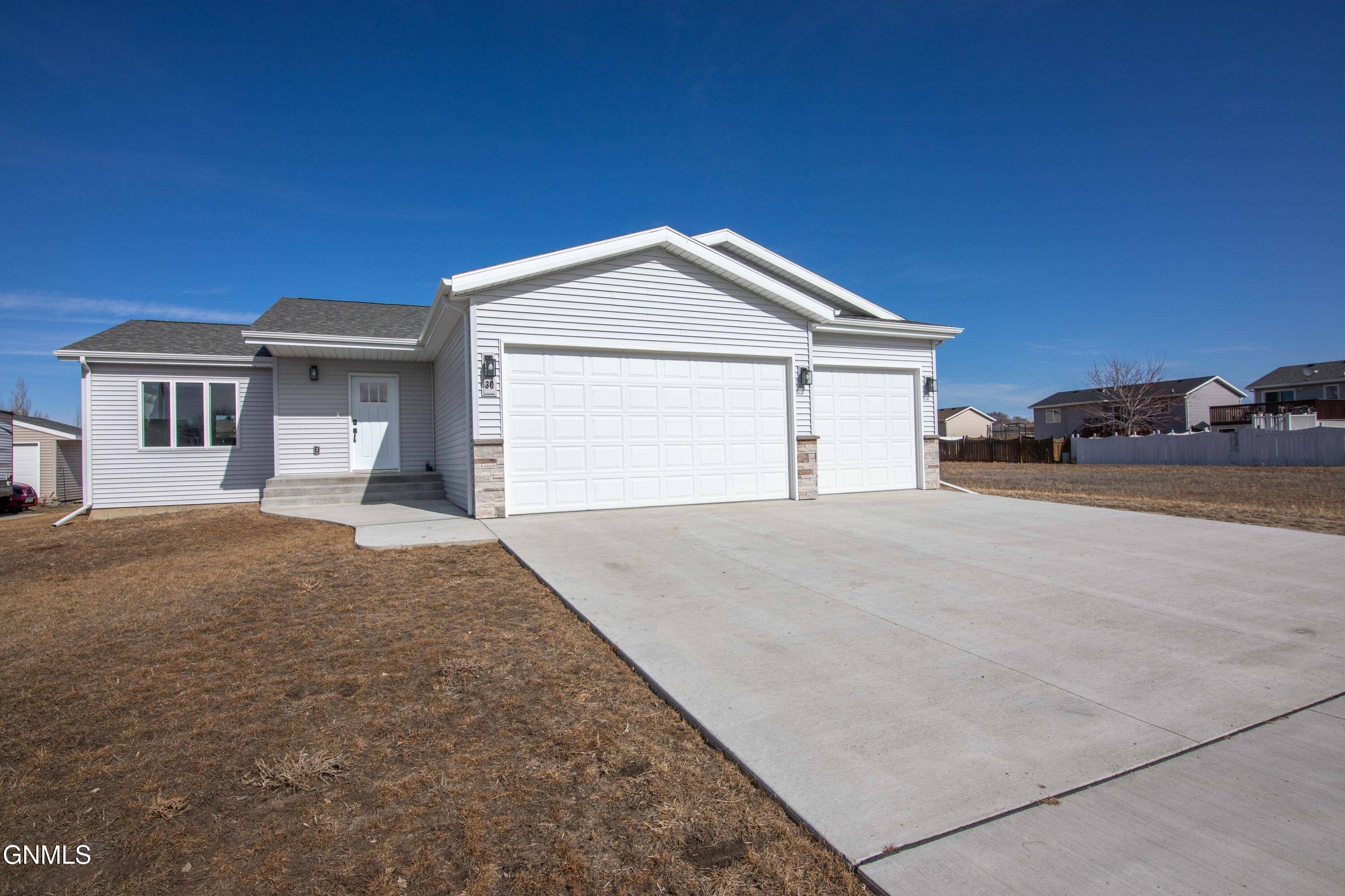 30 Mcginnis WAY, Lincoln, ND 58504