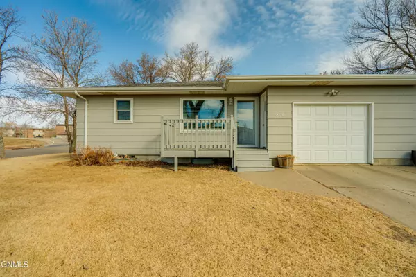 800 Mannhaven ST, Hazen, ND 58545