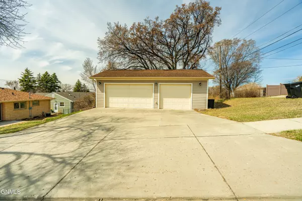 Bismarck, ND 58501,2218 E D AVE