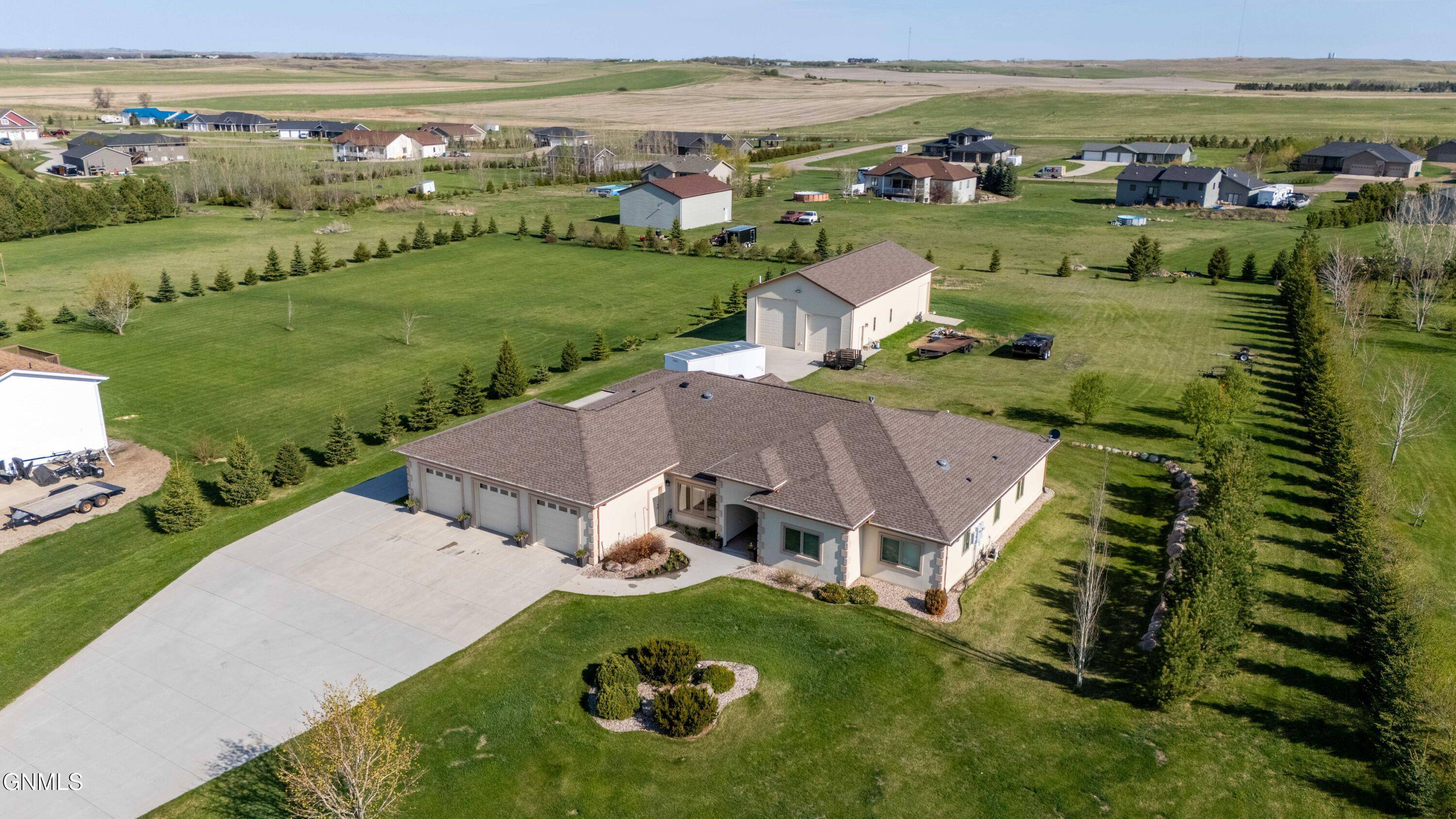 6200 Dakota Country DR, Bismarck, ND 58503