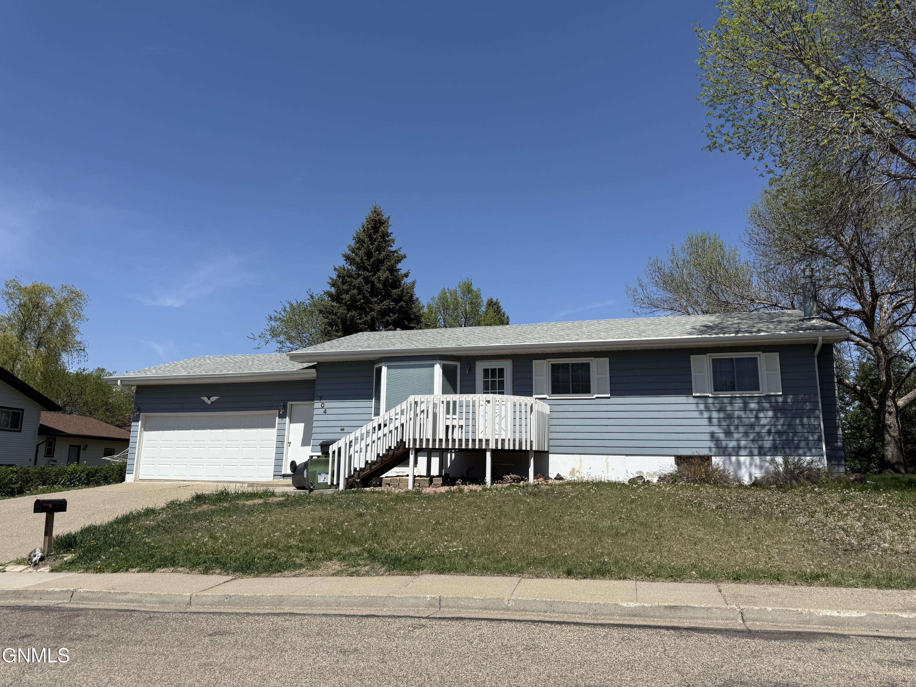 704 6th ST NE, Mandan, ND 58554
