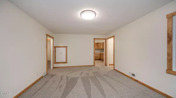 Bismarck, ND 58501,1814 E Avenue B