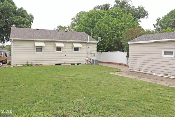 Bismarck, ND 58501,710 17th ST