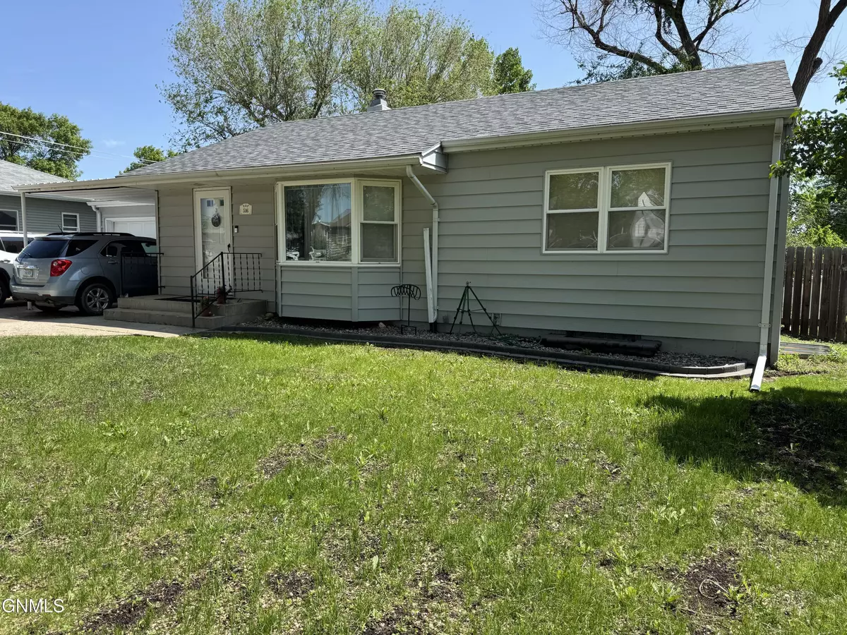 Watford City, ND 58854,516 3rd ST NE