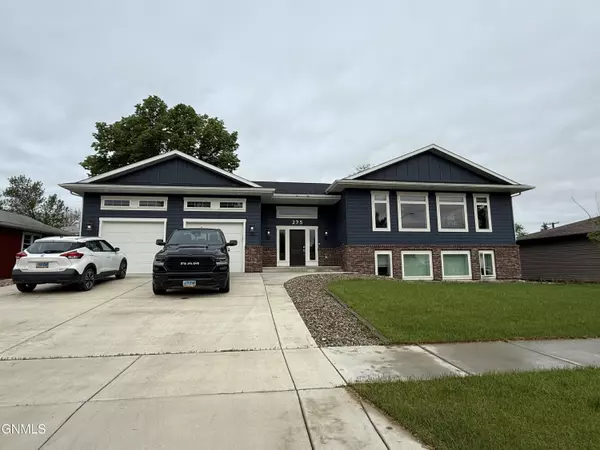 225 7th ST NE, Watford City, ND 58854