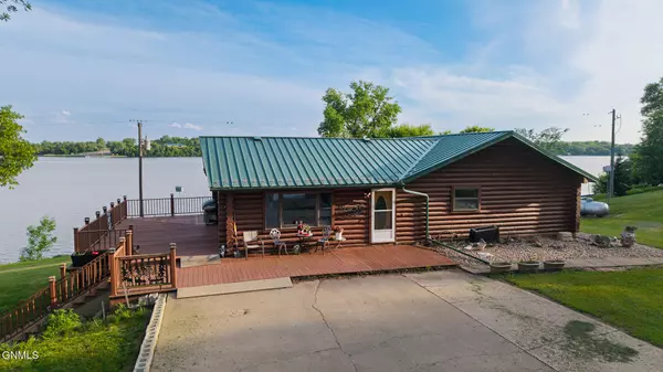 631 Spiritwood AVE, Jamestown, ND 58401