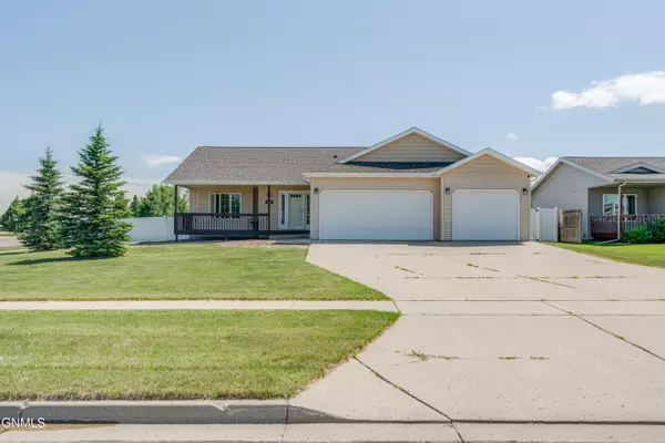 4525 Calgary AVE, Bismarck, ND 58503