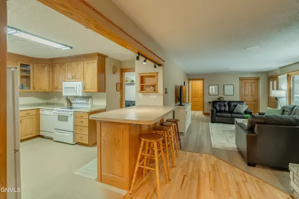 Bismarck, ND 58501,821 N 1st ST