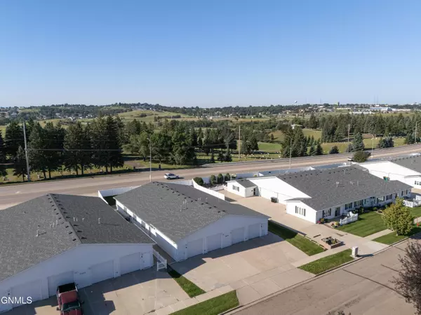 3027 E Colorado DR, Bismarck, ND 58503