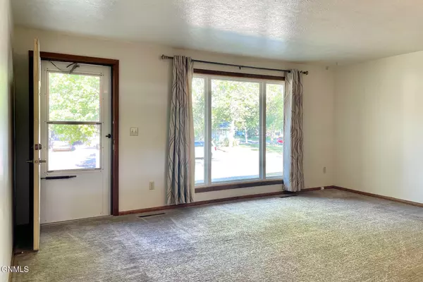 Minot, ND 58701,1837 10th ST SW