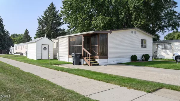 Bismarck, ND 58504,1119 University DR