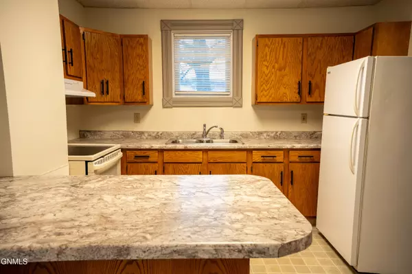 Dickinson, ND 58601,240 3rd ST W