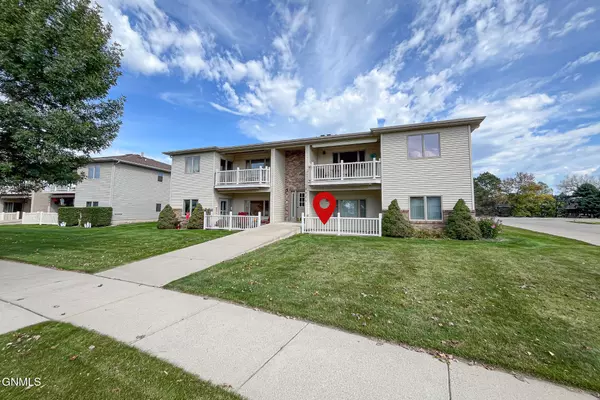 2904 Bayshore BND SE, Mandan, ND 58554