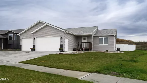 2997 Armstrong ST, Lincoln, ND 58504