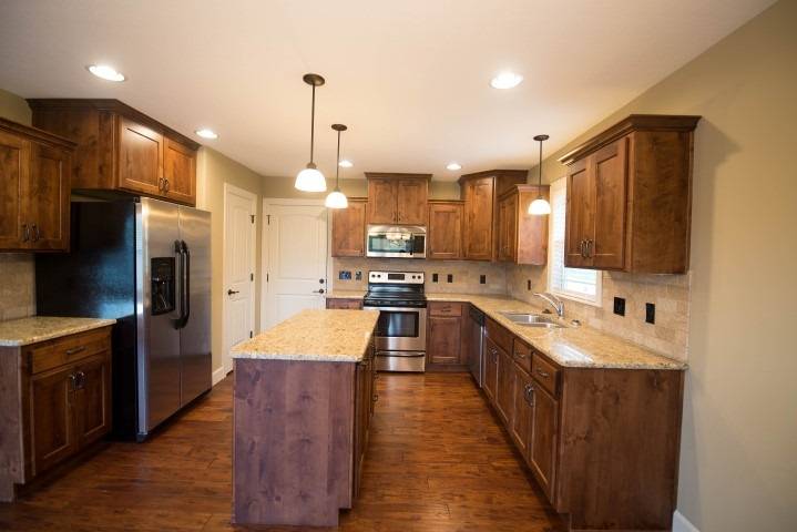 Wamego, KS 66547,2214 Willow Creek LN