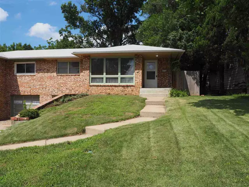 2137 SW Van Buren ST, Topeka, KS 66611