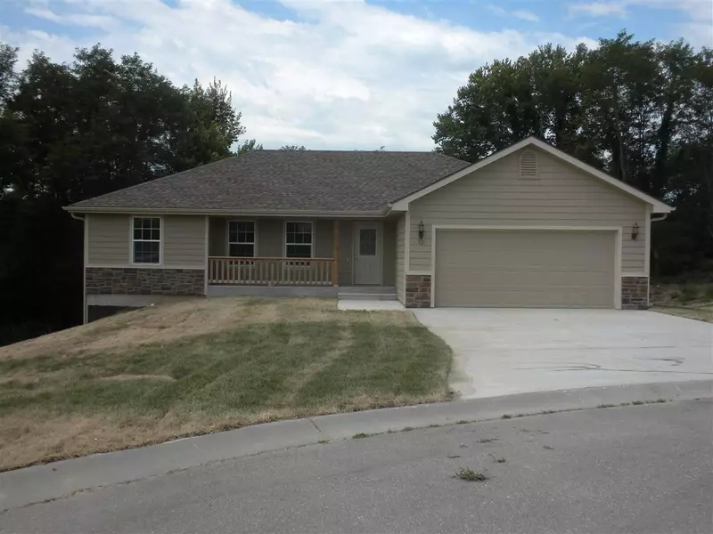 123 Quail CT, St. George, KS 66535