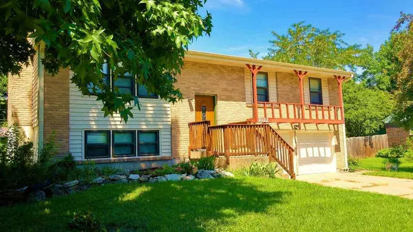 Manhattan, KS 66502,3022 James AVE