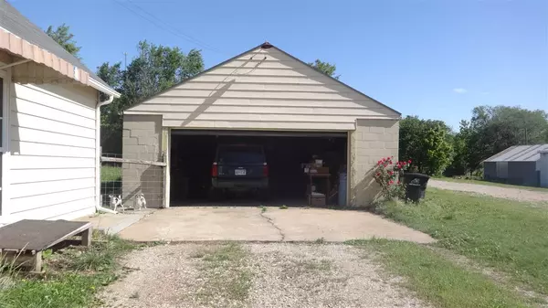 Alma, KS 66401,125 W 10th ST