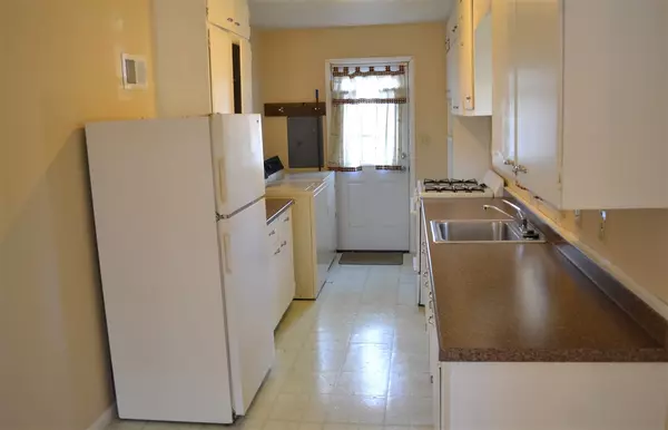 Lawrence, KS 66044,1510 Oak Hill AVE