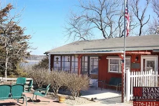 11227 Lakeview Drive, Manhattan, KS 66503-9110