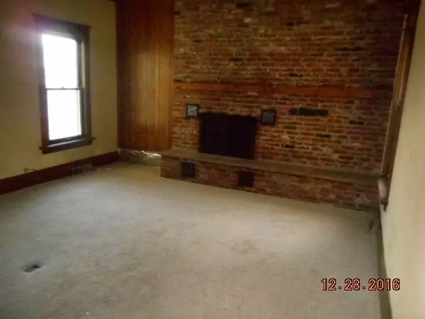 Delphos, KS 67436,214 N Custer ST