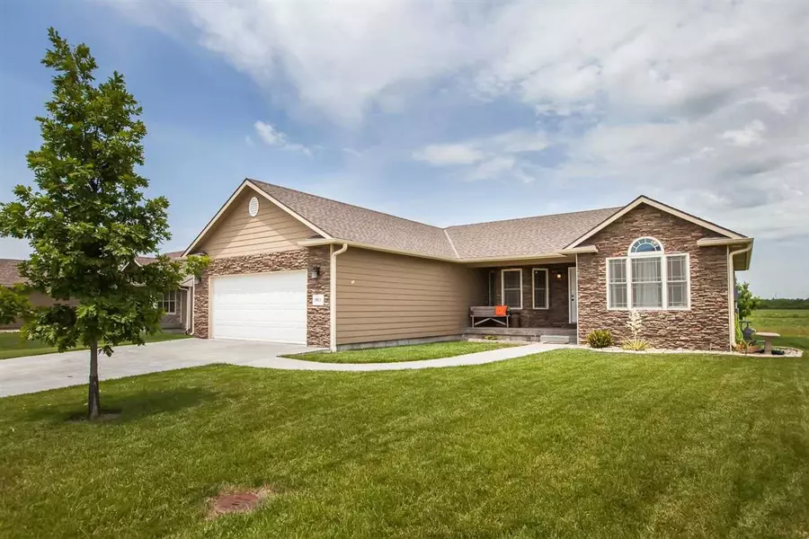 9989 Rosemary LN, Manhattan, KS 66502