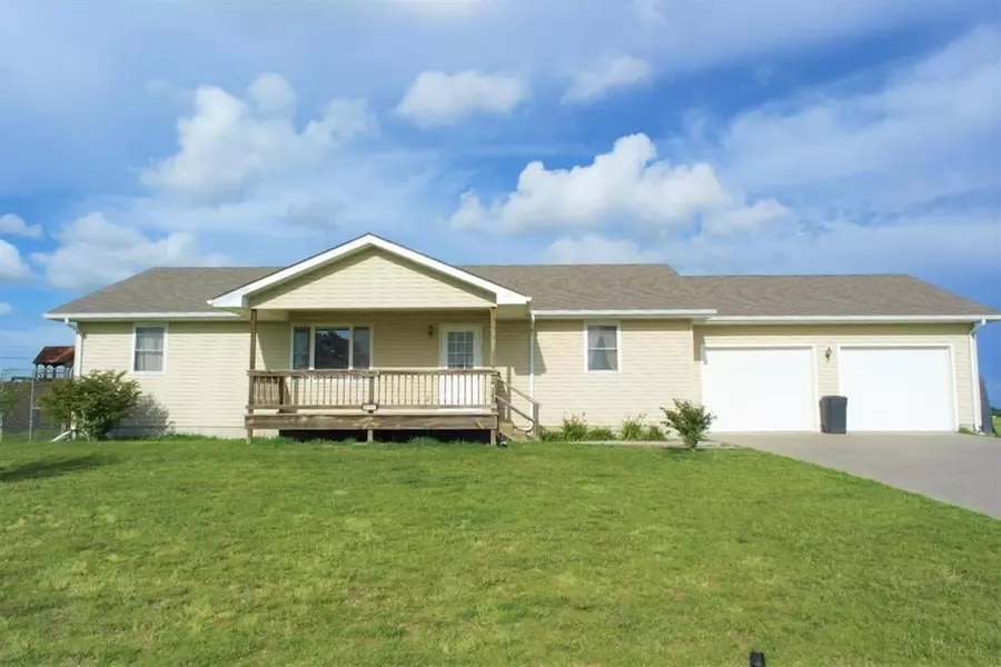 105 Rock Hill RD, White City, KS 66872