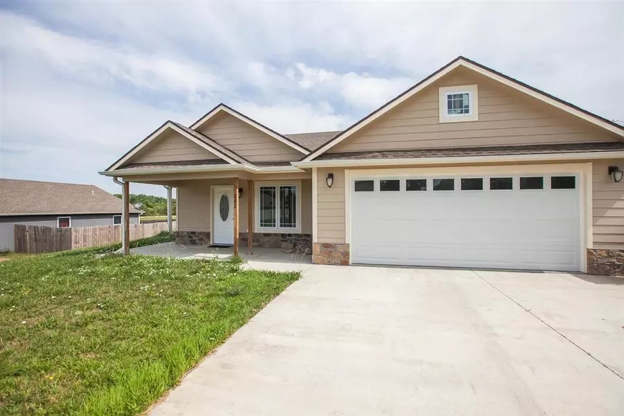 202 Bergsten Court, Riley, KS 66531