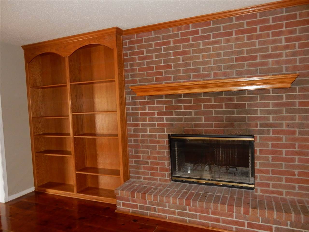 Junction City, KS 66441,407 Hawthorne DR