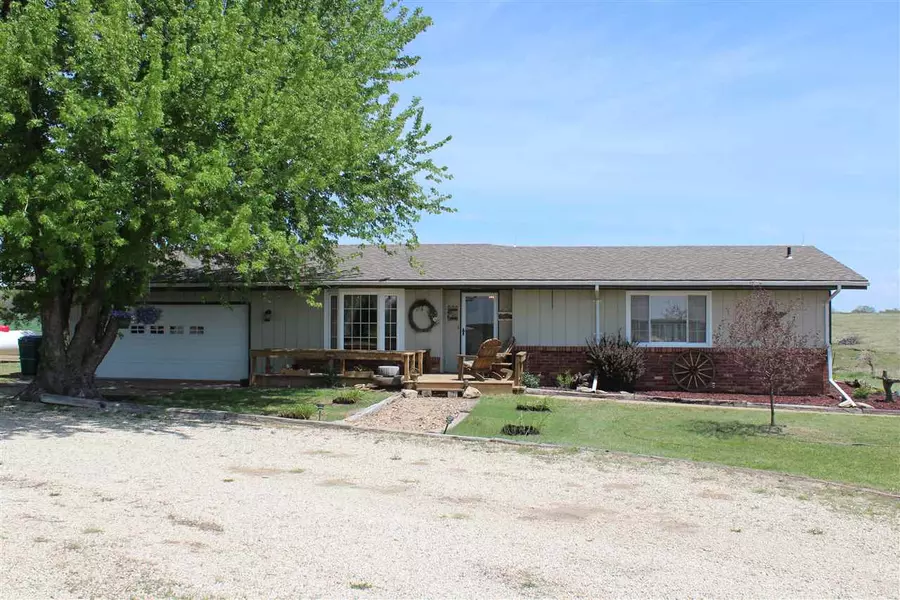 1468 Jeep RD, Abilene, KS 67410