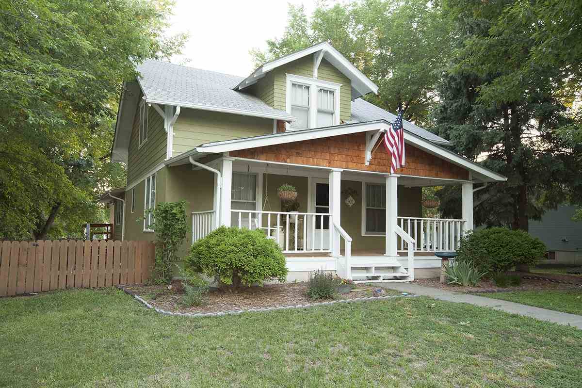 901 Juniper ST, Wakefield, KS 67487
