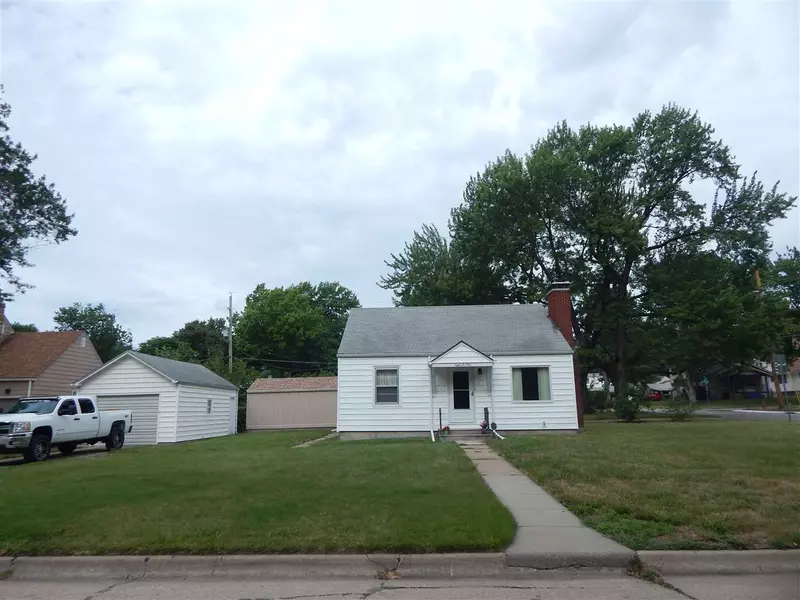 801 SW Randolph AVE, Topeka, KS 66606