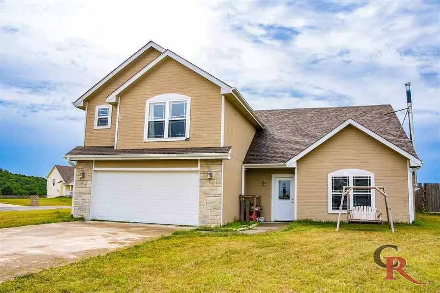 101 Red Bud CT, Alma, KS 66401