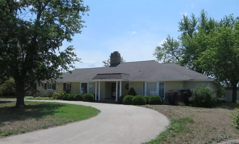 265 Fairway DR, Council Grove, KS 66846