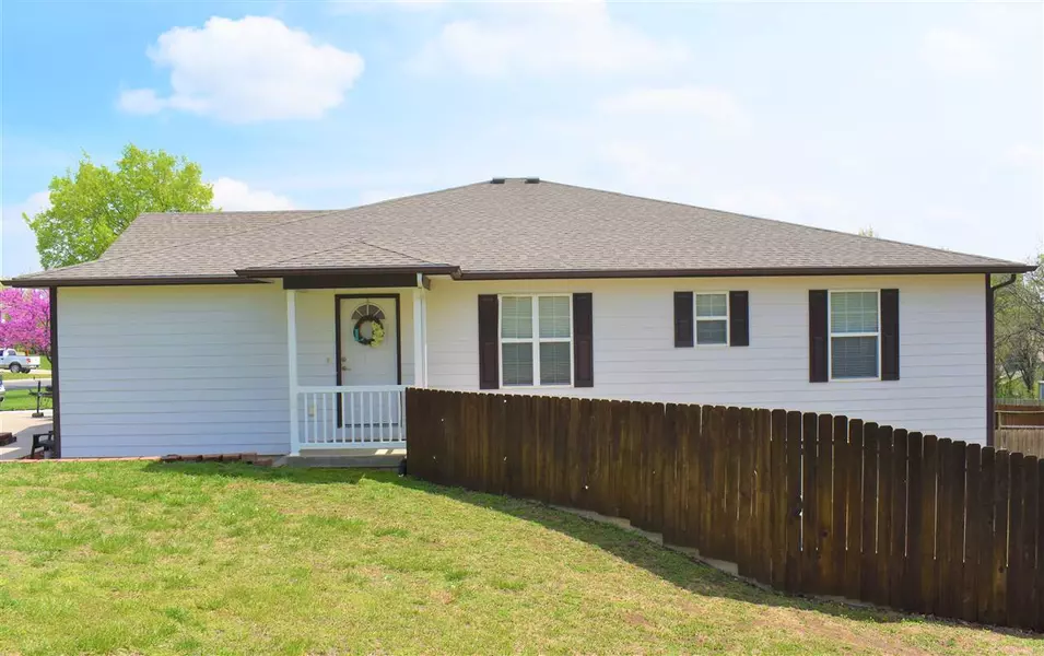 305 Kimberly LN, Chapman, KS 67431