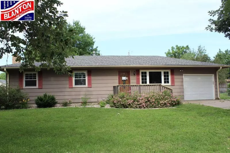 1925 Morning Glory DR, Manhattan, KS 66502