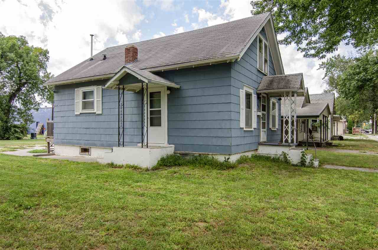 638 Court ST, Clay Center, KS 67432