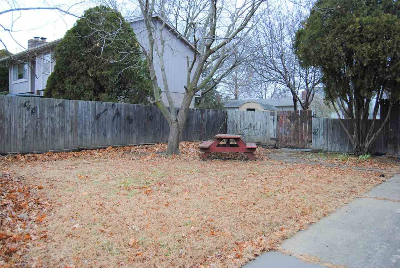 Topeka, KS 66605,2626 SE 33rd TER