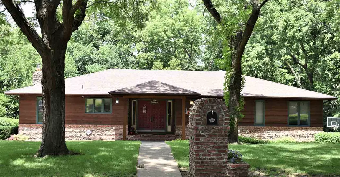 330 SW Danbury LN, Topeka, KS 66606