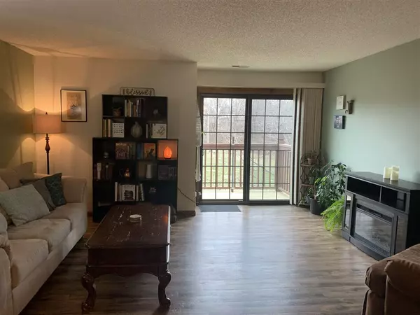 Topeka, KS 66614,5633 SW Foxcroft Circle #201