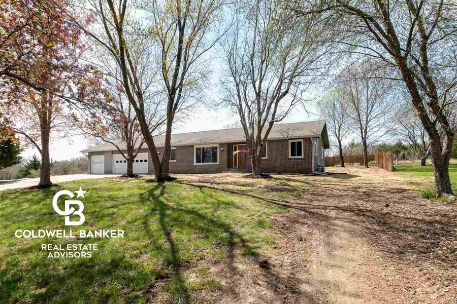 4554 Prairie Ridge DR, Wamego, KS 66547