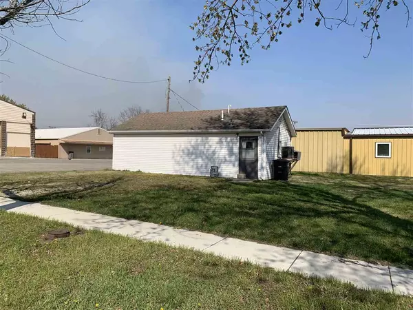 Alma, KS 66401,122 W 3rd St