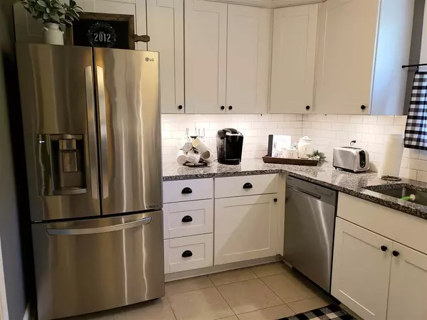 Topeka, KS 66604,1042 SW High AVE