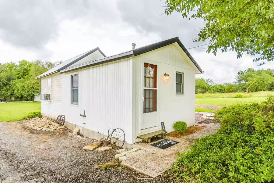 20525 SE Snokomo Frontage RD, Paxico, KS 66526