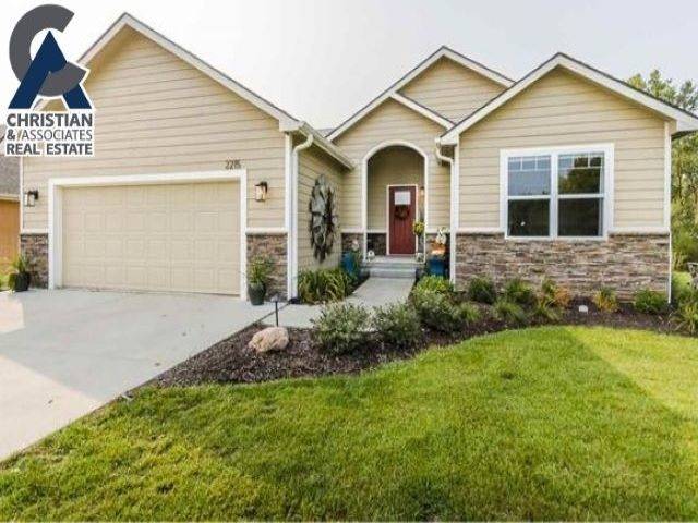 2215 Willow Creek Place, Wamego, KS 66547