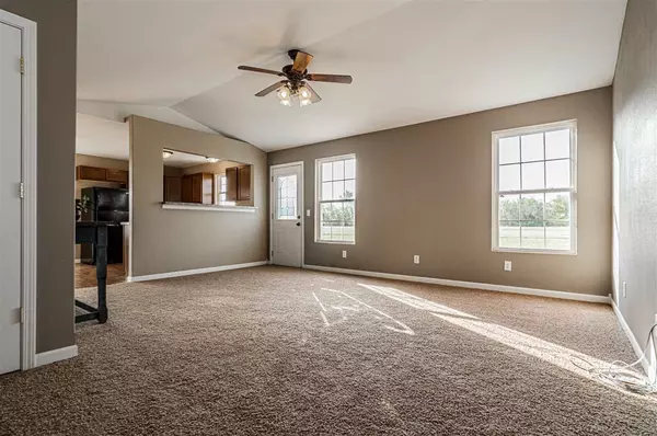 Woodbine, KS 67492,121 Mapleway